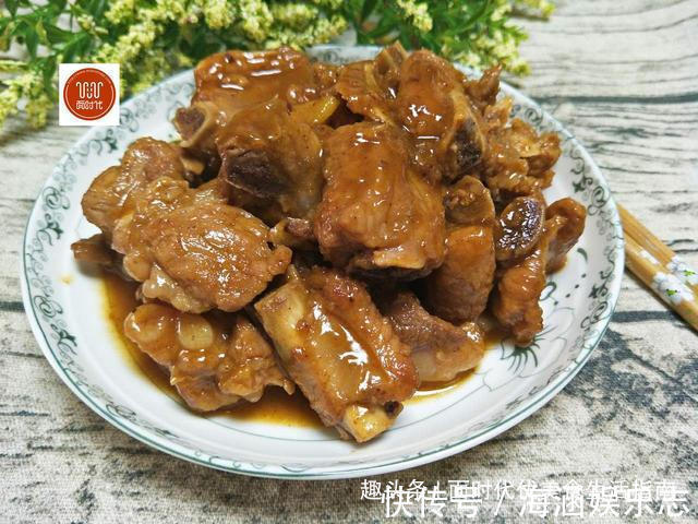 这样烧排骨,做法简单味道超好,色泽比饭店的都要好看!