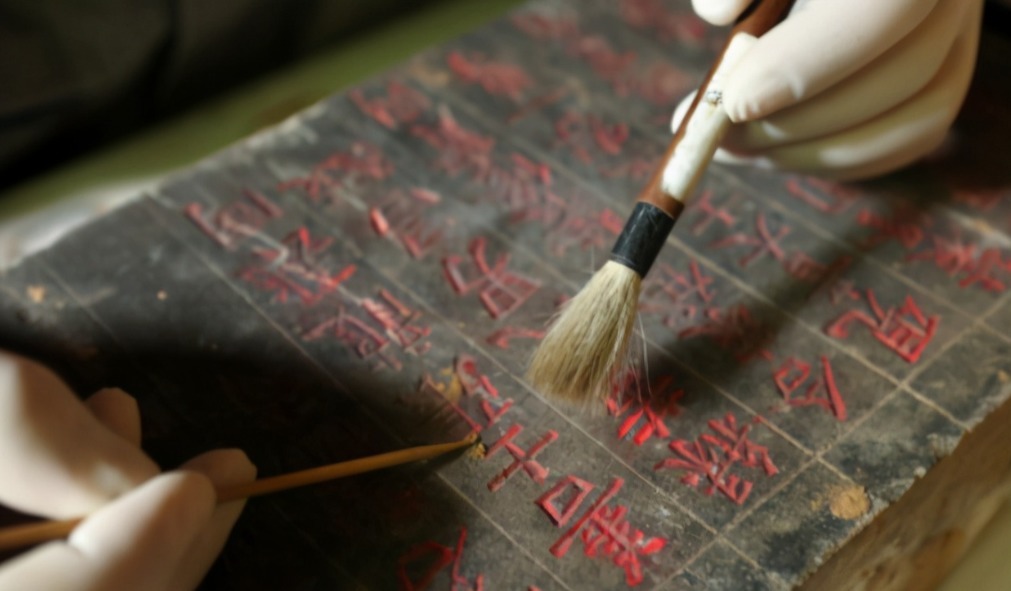 造像#重庆工人修缮千手观音像,无意触发秘密机关,揭开800年前的历史