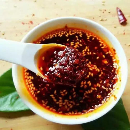 做辣椒油,牢记“5料4味2技巧”,做出的辣椒油红亮鲜香、不发黑