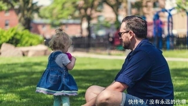 你是谁|爸爸首次去幼儿园接娃闹乌龙,孩子冷漠懵圈,老师一脸警惕