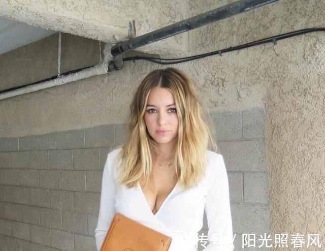 身材|她是英超足球宝贝,傲人身材堪比卡戴珊,切尔西传奇还因她被暴打