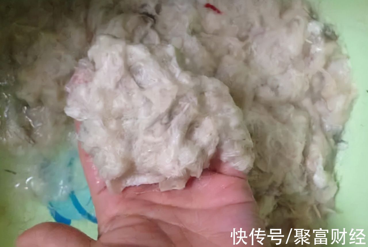 羽绒服|旧羽绒服不想穿，堆着也是占地方！找出来“照着做”，又省一笔钱