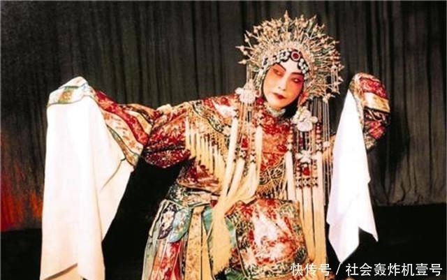 大爷|大爷沉迷反串难以自拔,挣下百万家产却妻离子散,原因到底在哪