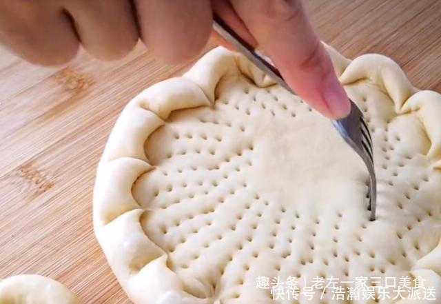 馅饼|面粉里加1个鸡蛋,不用烤箱,不用油炸,简单一做,比馅饼还好吃
