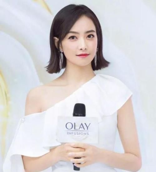 波波头|圆脸女孩一定要拒绝中分,显脸大还俗气,这几款发型才适合你