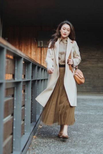 酒红色|大衣穿不出气场?原因不是身高而是搭配,看完这几套搭配你就明白