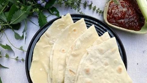 烙饼和面时,多加这1样,烙出来的饼香软又劲道