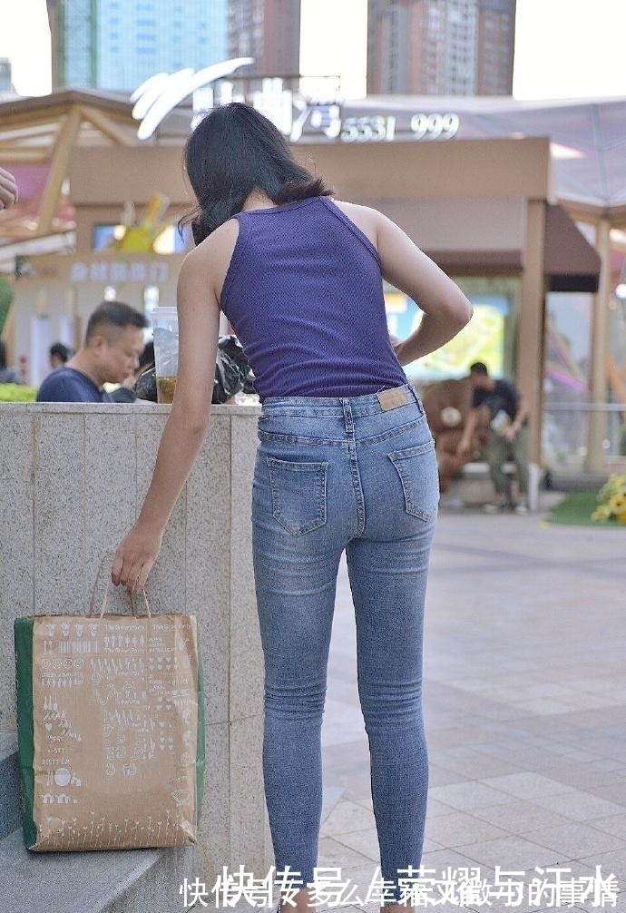 穿搭|街拍:穿着牛仔裤的一举一动,都能展现出别样精彩!
