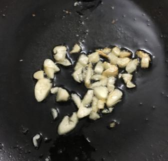 菠菜|比菠菜营养还要高,2块钱就能炒一大盘,初夏吃它最养生!