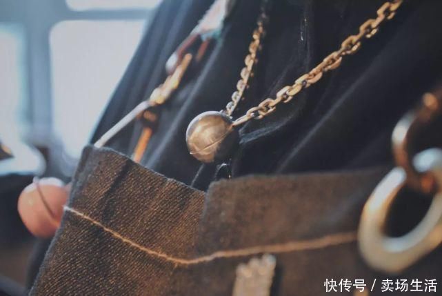 这件暗藏机关的项链，又变手链的可拆搭扣
