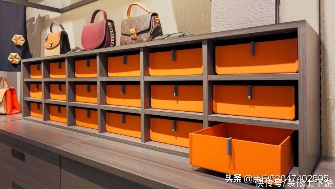 极简|轻奢定制最前沿——挂墙式衣帽间