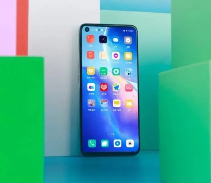 小女生 OPPOReno5K的恋恋青风配色,透露出小女生的羞涩与纯洁