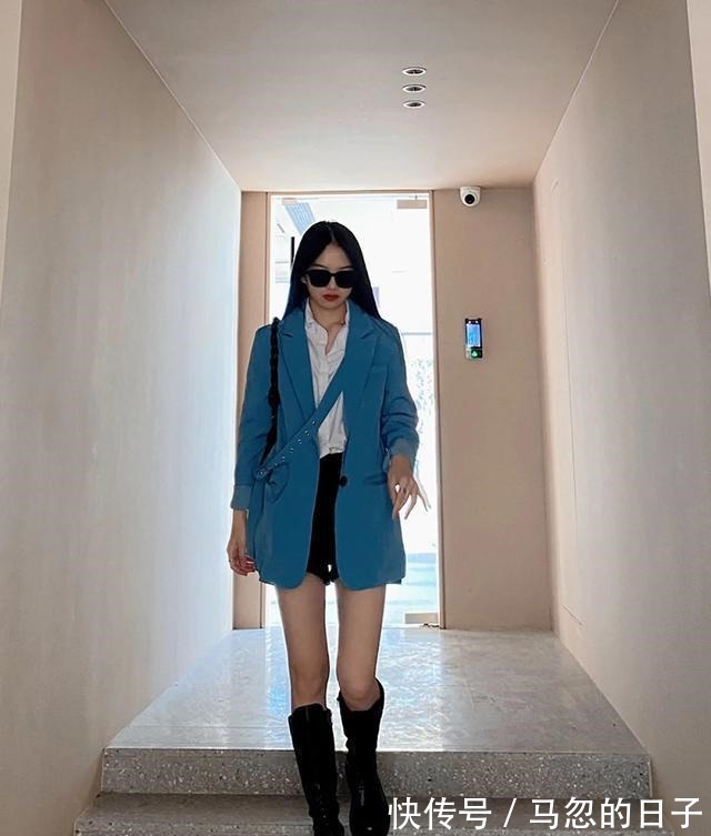 高跟鞋 个矮的女人，放弃短靴吧！试试这4双“高跟靴”，不仅时尚还显高！