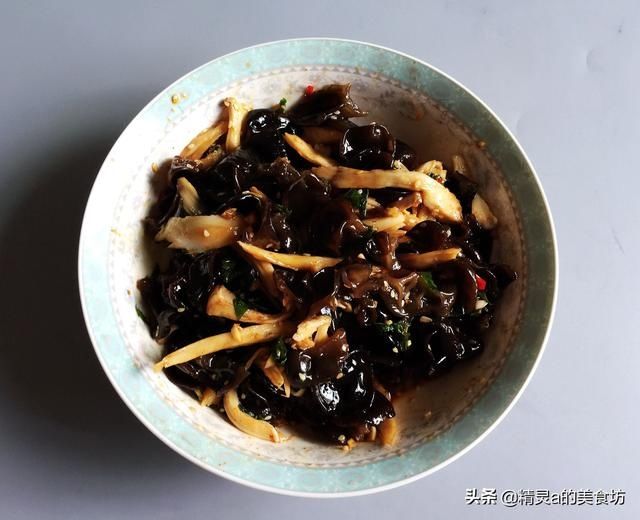 吃肉|“苦夏”时节，这道菜不要错过，酸辣鲜香，简单一拌比吃肉香多了