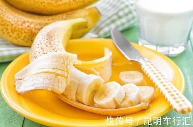 拍打|4种水果是“湿气王”，吃的越多，体内湿气越重，别再往嘴里塞