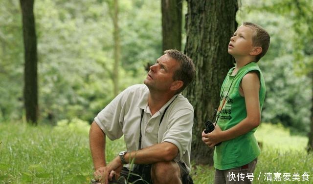 “最慌爸爸”医院抱娃,神色慌张似人贩,护士笑翻:我差点报警