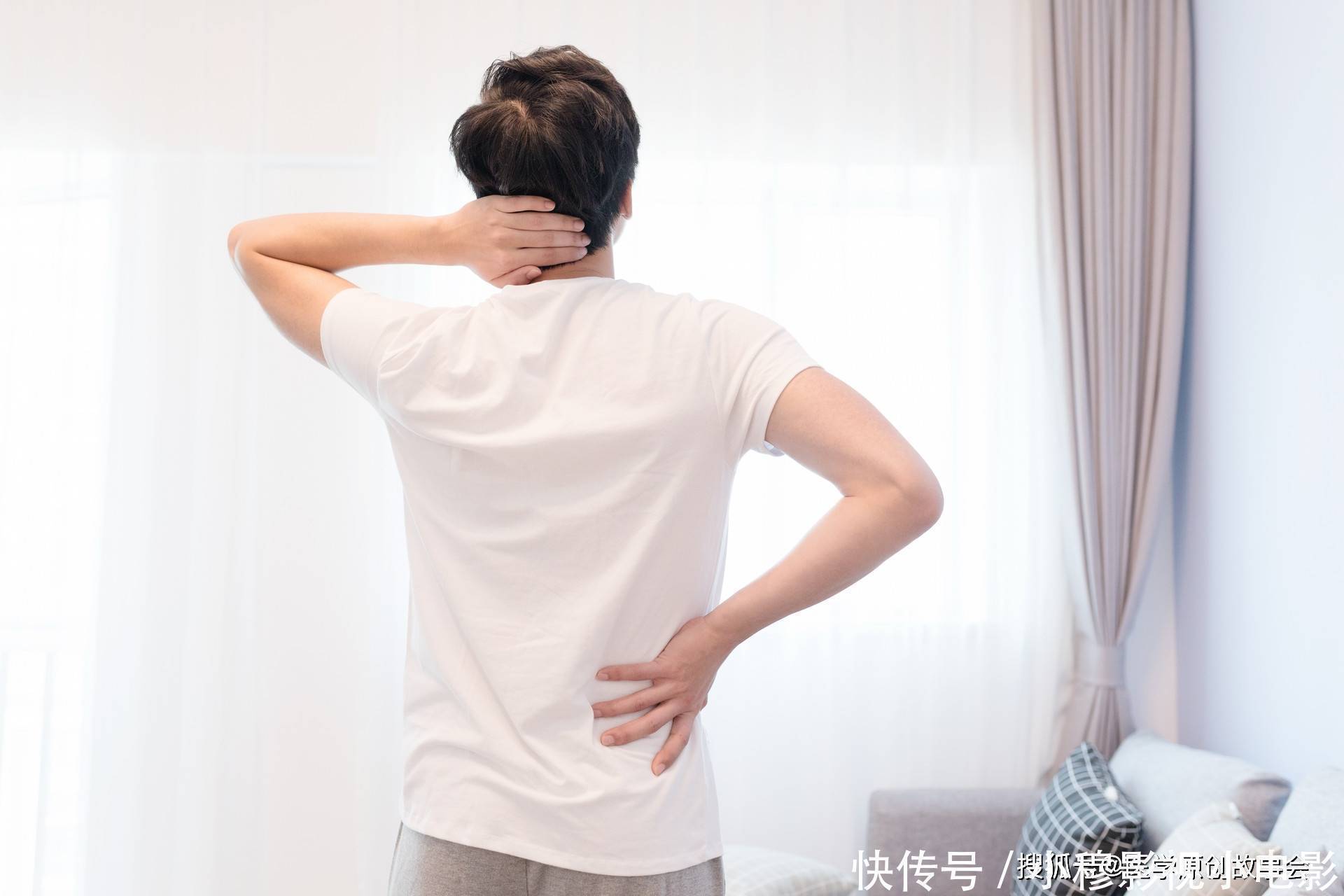 肩胛骨|别把肺癌当成颈椎病,肩背若有一个表现,可能是肺部在“求救”