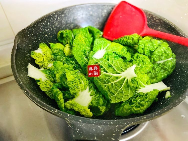 天说冷就冷了,来一锅热乎乎的白菜豆腐,很暖心