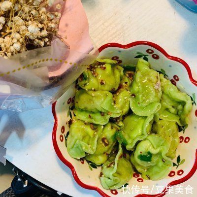 饭店大厨说漏嘴的秘密，红油干拌饺子这样做才好吃