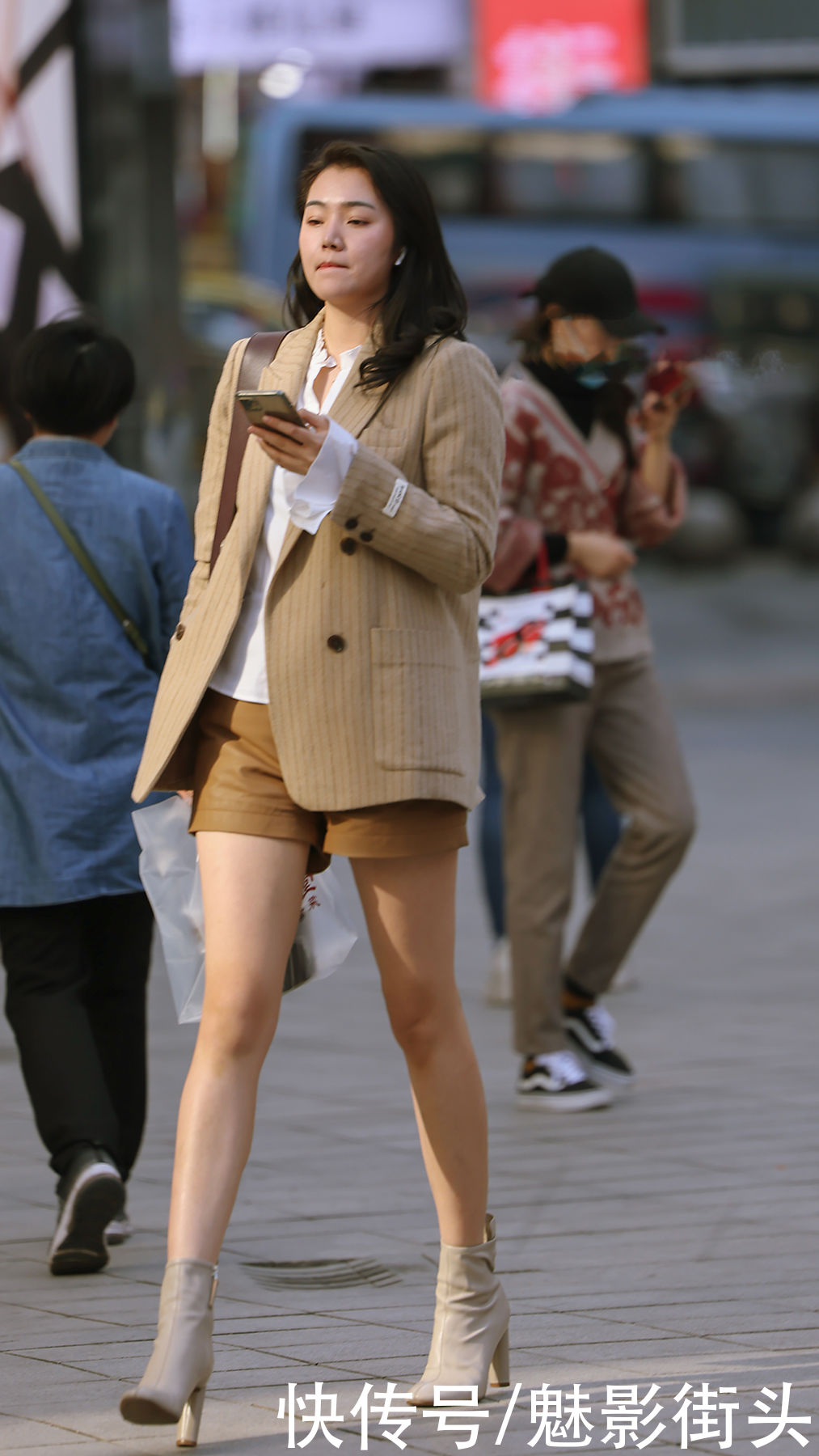 春天穿西装，掌握“一衣多穿”很关键，清新减龄又时髦