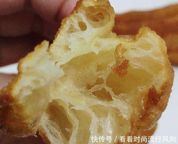 炸油条时，放一勺“它”，蓬松酥脆，粗如臂，很少人知道的方法！