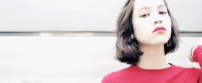 外套太多看得眼花缭乱，今年“牛仔外套”潮流来袭，谁穿谁好看