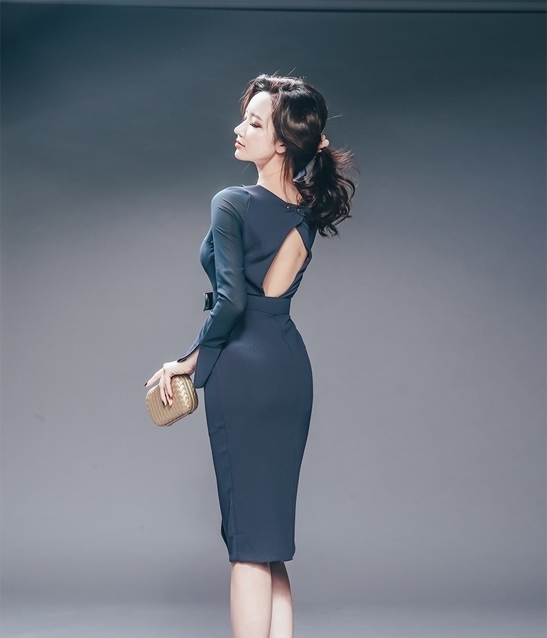 知性 一款非常美丽的连衣裙，既优雅又知性，特别适合成熟职场女性