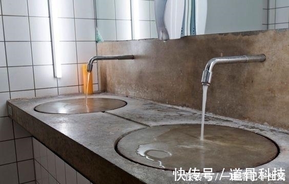 水龙头|这家人太聪明了，洗手台空无一物，排水全靠1条缝，太赞了
