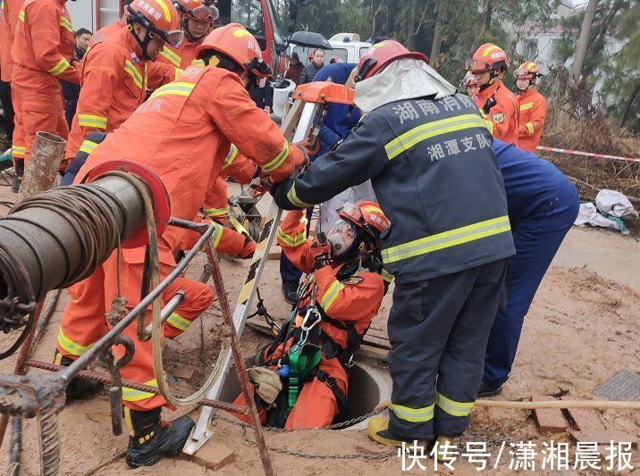 颜雨彬|湘潭一男子下到17米深井后缺氧被困！消防员下井“捞人”