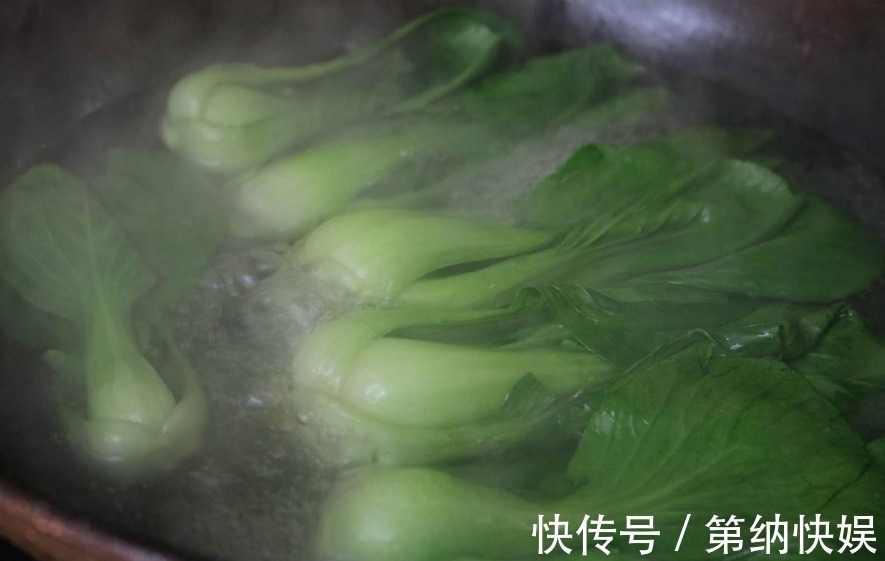 无论炒哪种青菜,不要直接炒!记住4点,翠绿不出水,香嫩又入味