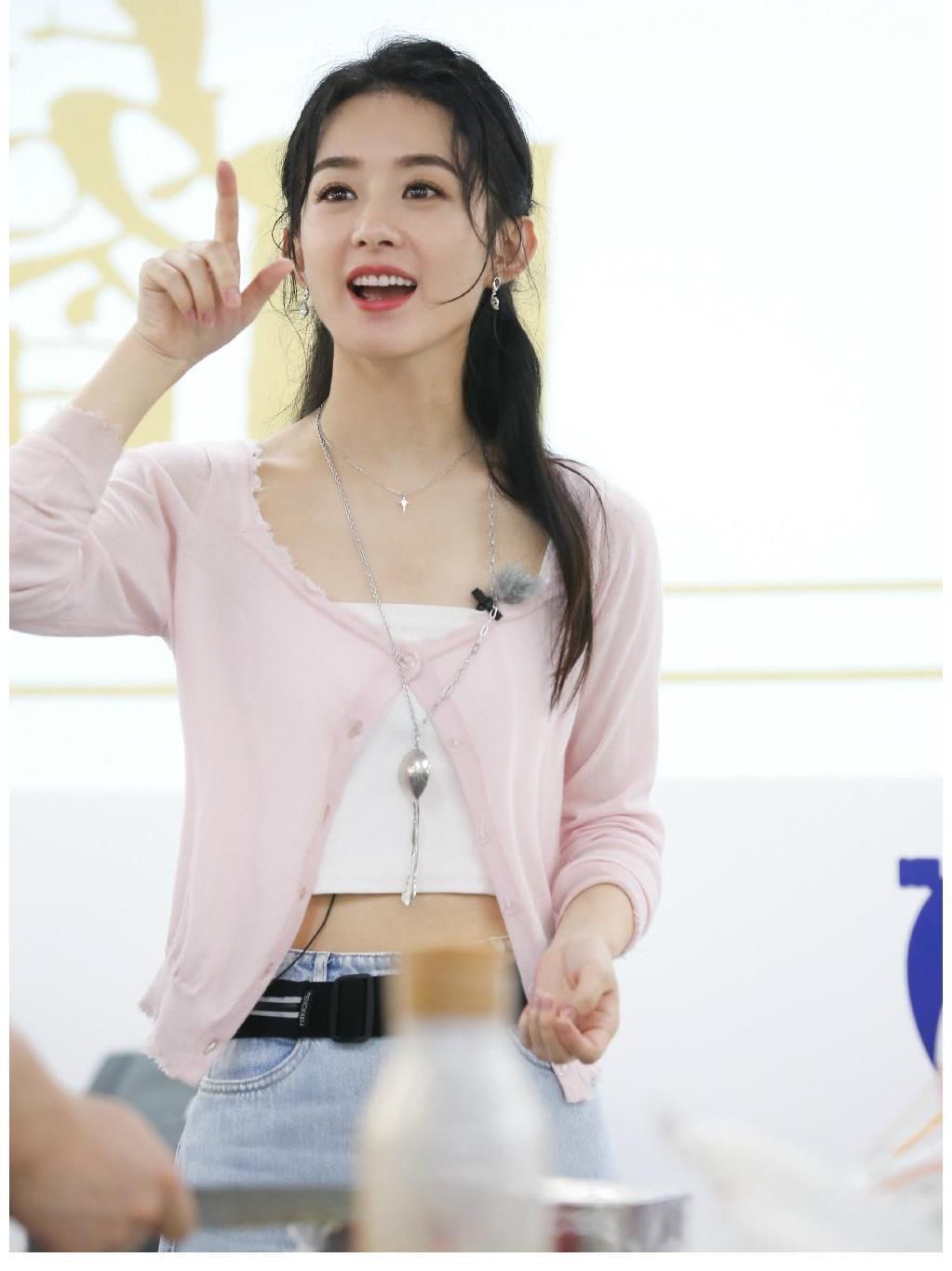 赵丽颖回归《中餐厅》，黄晓明大喊“妈呀”惨被补刀，赵小刀管家上线好霸气