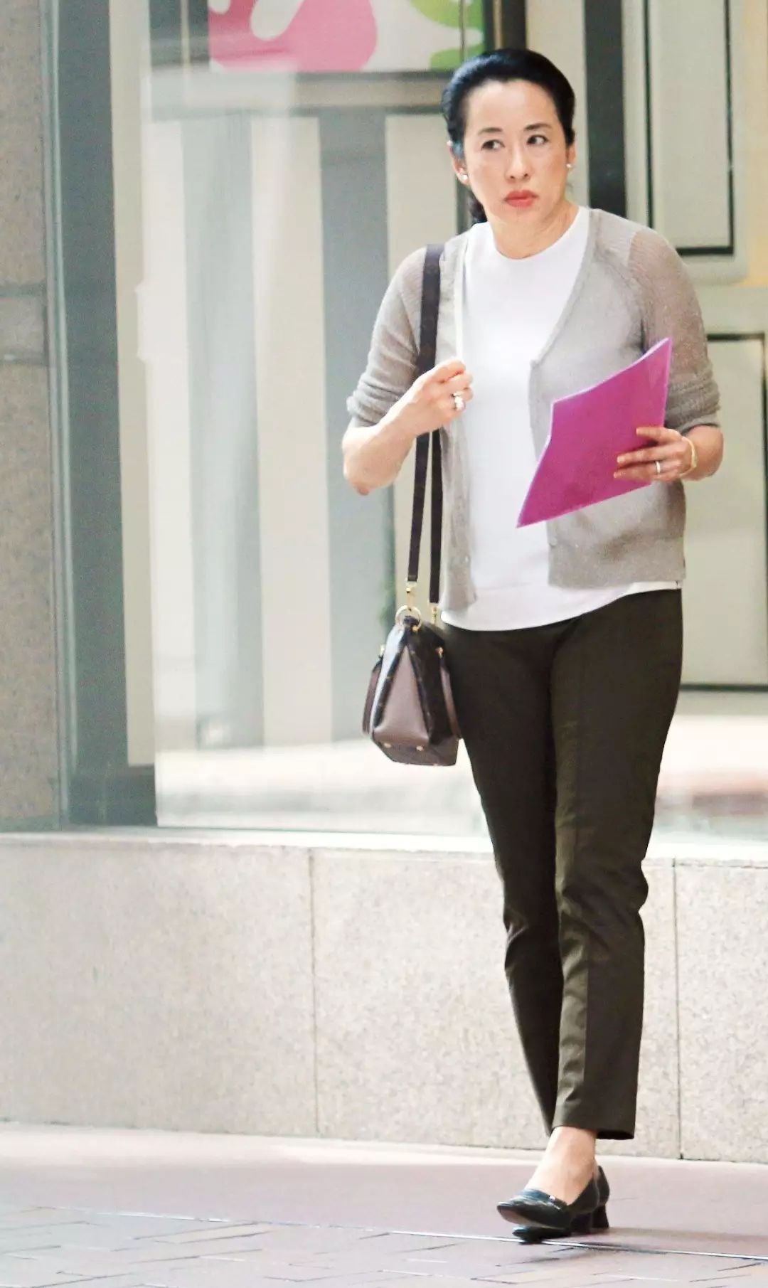 朱玲玲厉害了,一身拼接的黑色蕾丝连衣裙出席活动,女人味十足