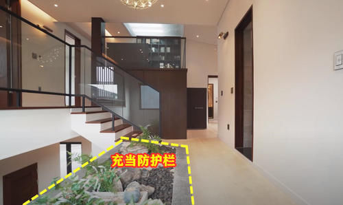 转角处|这个想法好,砖砌2米长花坛在楼梯转角,打造一个室内花园,漂亮