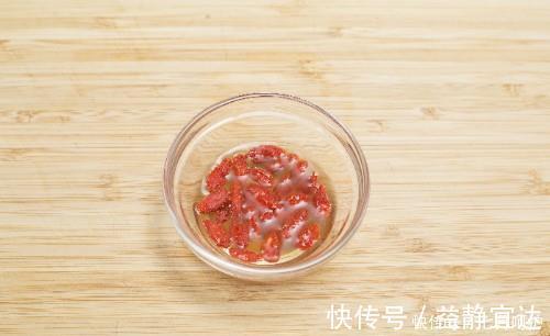 枸杞|杏仁燕麦粥浓香顺滑，充满了杏仁香气让人沉醉，喝上一口很满足