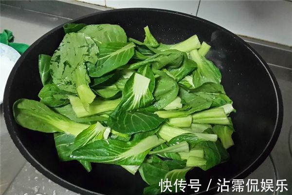 女性担心老得快,3种食物不放过,补血养血,祛风泻火,气色好了