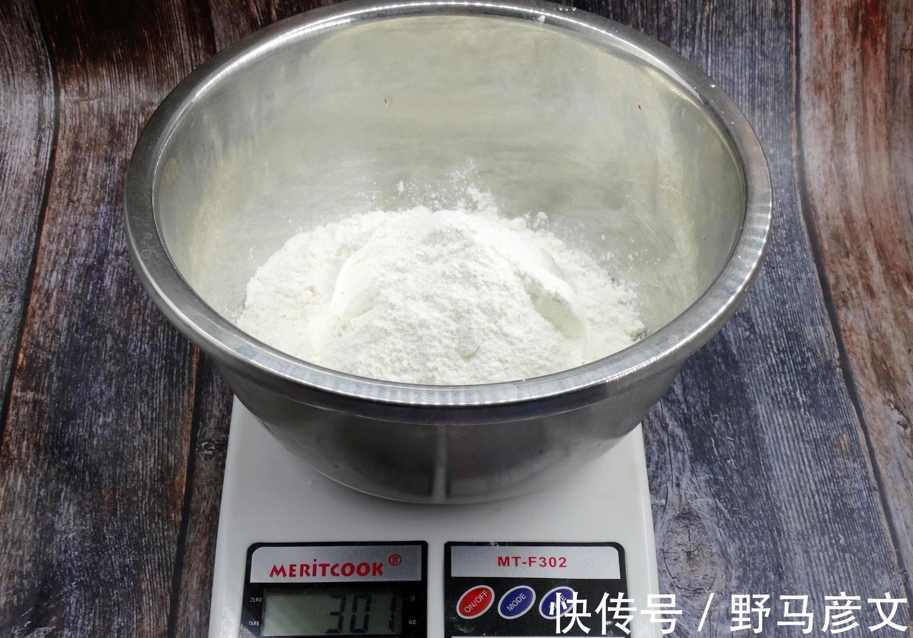 油条|炸油条,加泡打粉是“大错”,用这配方,保你炸出香酥脆的油条