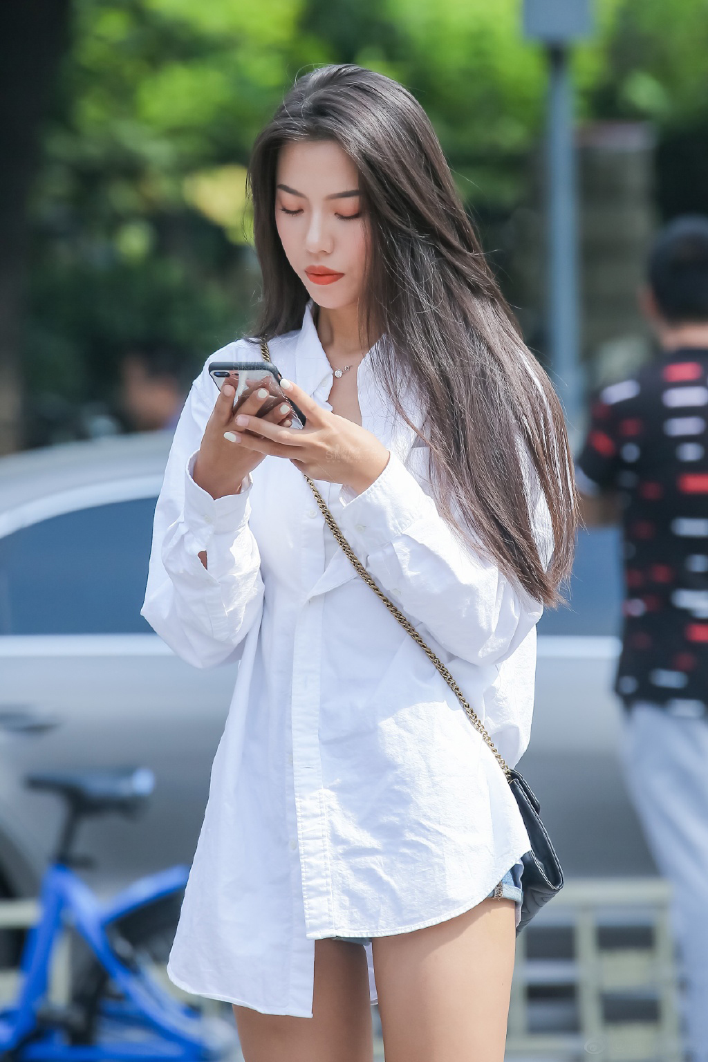 高跟鞋|高个子女生的初秋穿搭，白色衬衫配短裤，清新美丽又简约大方