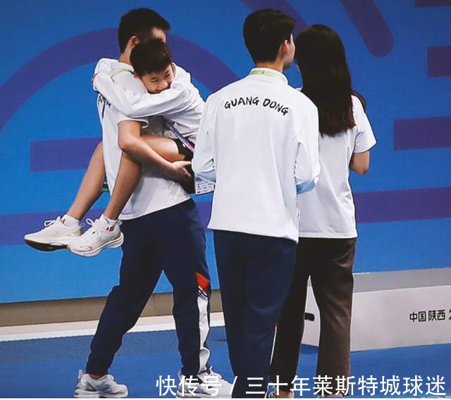巩立姣|1米4全红婵合影太逗!身后2米朱婷,紧挨200斤巩立姣,红姐太娇小