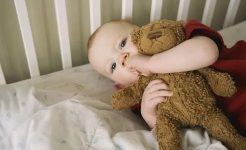 忽视|新手父母容易忽视小错误，消除宝宝安全隐患，时刻注意