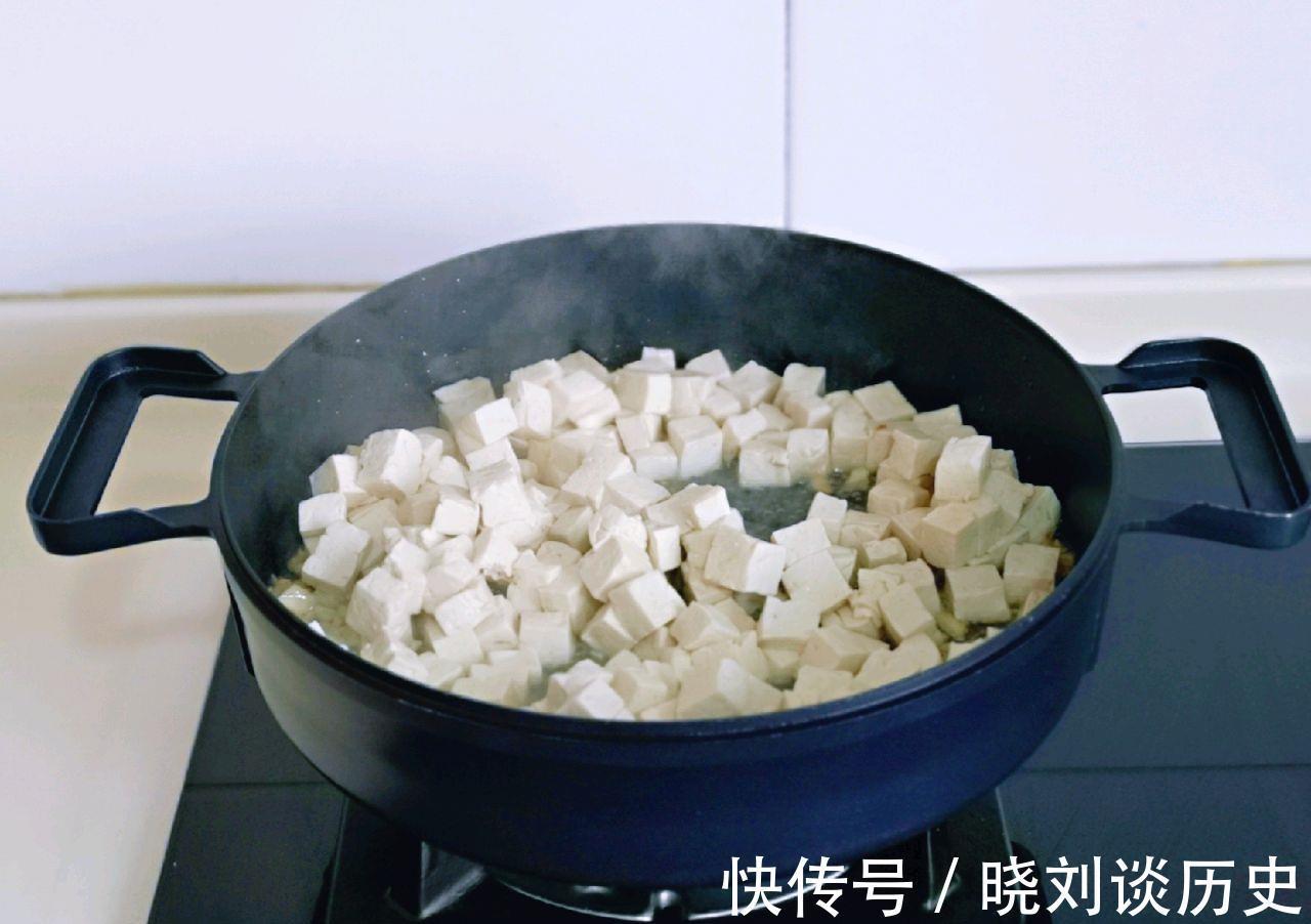 美味佳肴|豆腐这样吃,鲜嫩可口还下饭,不到2块钱,就能做一大盘