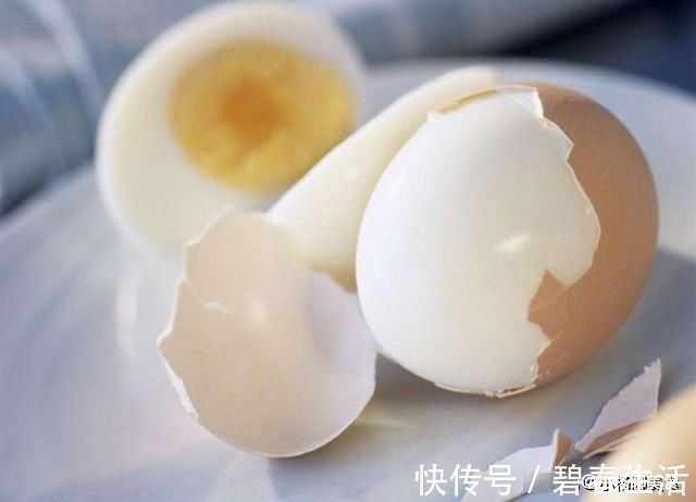 好吃|煮鸡蛋时,用上这3个技巧,鸡蛋更容易剥壳,好吃又营养