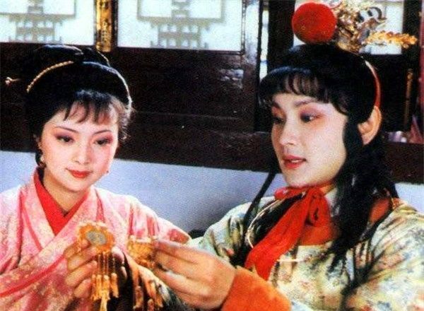 林黛玉|林黛玉无理取闹，宝玉用一句古诗表明心迹，网友：情商不是一般高