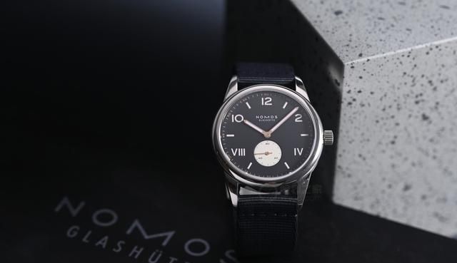 德系|万元级德系腕表标杆：NOMOS Club 738.S4