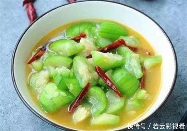 下锅|炒丝瓜,直接下锅才导致发黑不好吃,若多加一步,翠绿鲜嫩很美味