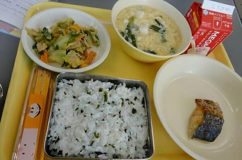 分泌量|幼儿园老师晒孩子“吃午饭”,细心家长察觉不对劲,怒斥:过分