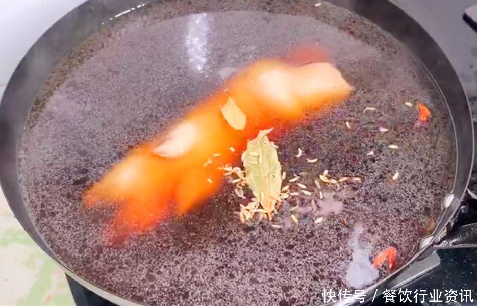 牛羊肉|红烧猪蹄美容又养颜,比牛羊肉还温补,女性要多吃