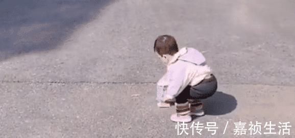 屁颠|“最抠门宝宝”捡钱火了,果然“财迷”是不分年龄大小的