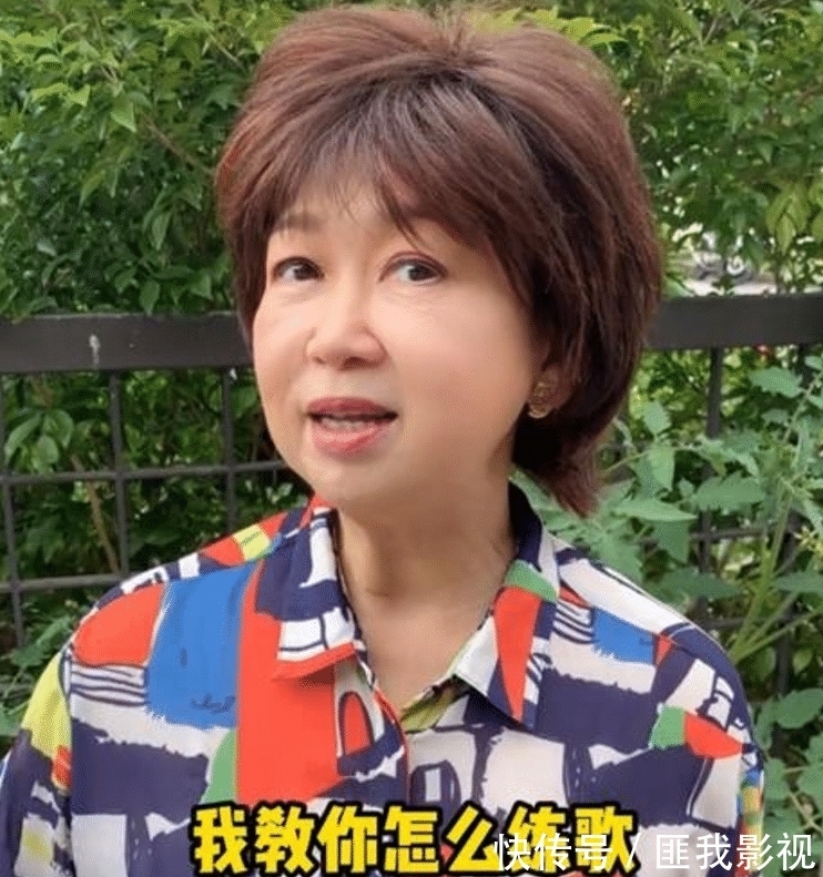 陀枪师姐|朱咪咪被曝名下有9套房,2层半别墅内景曝光,一整柜金器显阔气