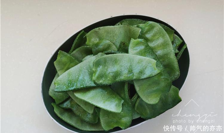 大热天的,素菜更受欢迎,简单一炒,脆嫩入味,一盘才花2块钱