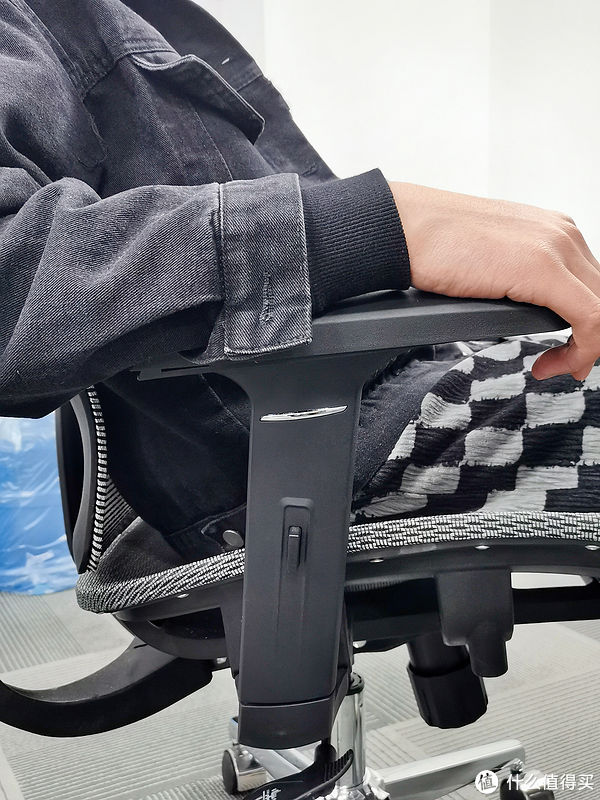人体工学|300元的人体工学椅真的好用吗?每个人都需要?